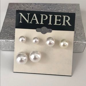 Pearl stud earrings - set of 3